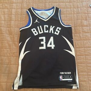 Basketball Jersey. Giannis Antetokounmpo. Milwaukee Bucks. Size M. Nike.